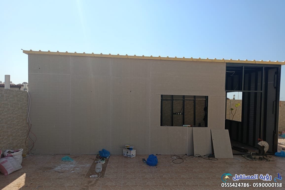 التقنيات الحديثة في بناء الملاحق ساندويتش بانل بالسعودية