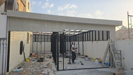 ملاحق ساندوتش بانل بالمملكة: حلول عصرية، عزل فائق، وسرعة في الإنجاز